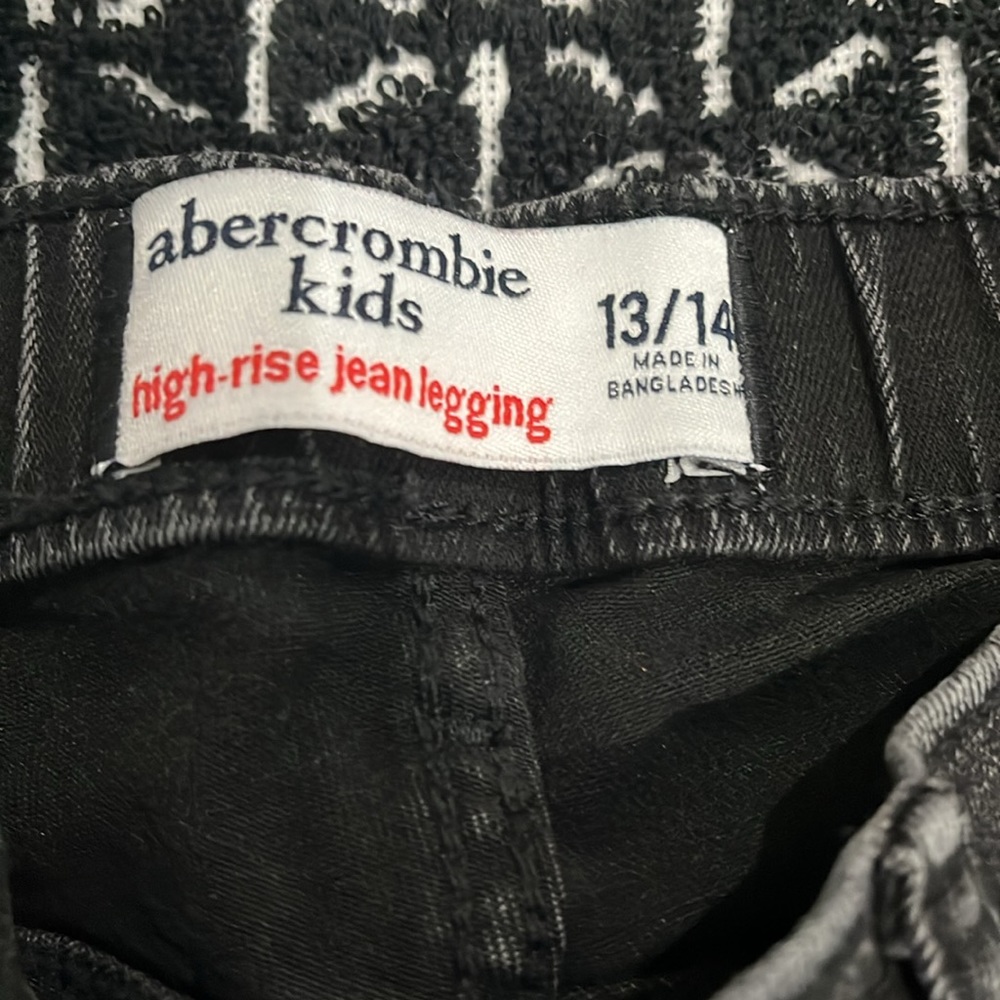 Jean - Picture 2 of 3